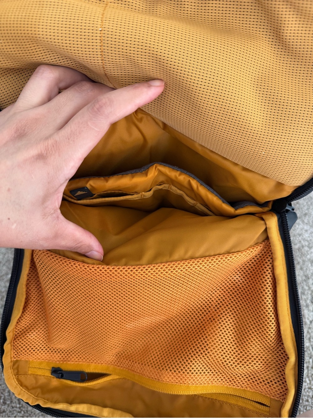 The North Face KABAN 2.0 Backpack 38L Black Travel Laptop Backpack Carry-On Bag - Picture 9 of 13